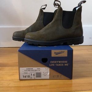 Blundstone Suede Boots, Dark Olive. Size 8.5 US